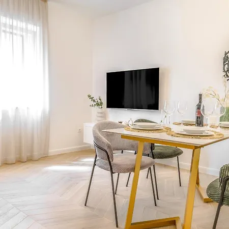 Biondina “luxury In The Center” *