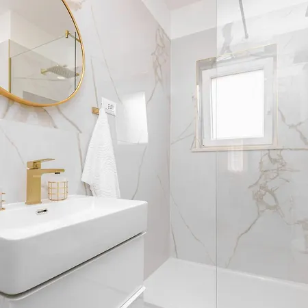 Biondina “luxury In The Center”