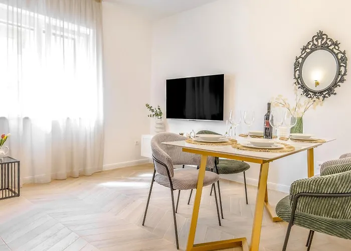 Biondina “luxury In The Center” *