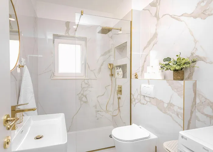 Biondina “luxury In The Center” *