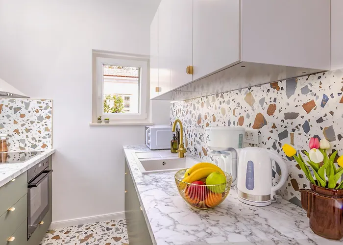 Biondina “luxury In The Center” *